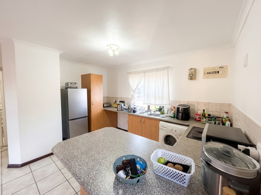 To Let 2 Bedroom Property for Rent in Burgundy Estate Western Cape
